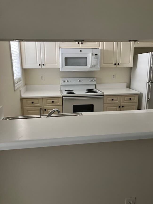 Building Photo - 715 Clearwater Ct