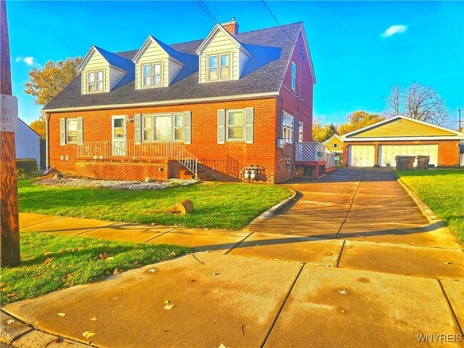 Primary Photo - 190 Clover Pl