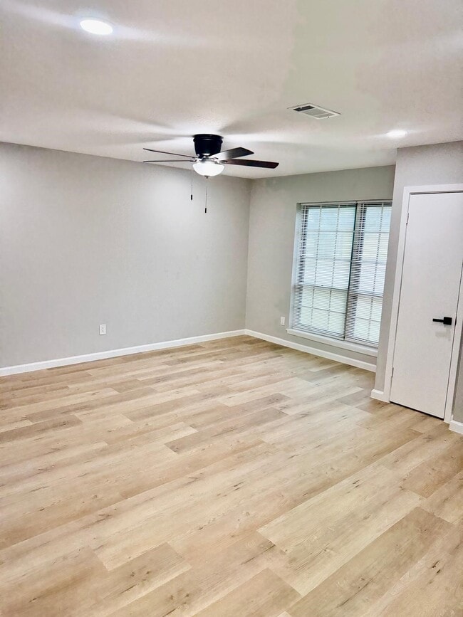 Building Photo - 620 Circle Way