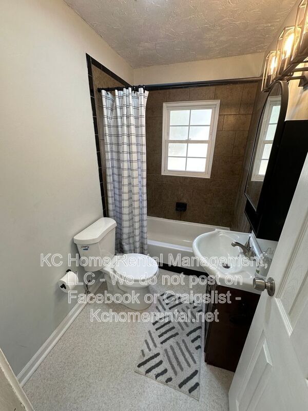 Building Photo - 2010 Bunker Ave