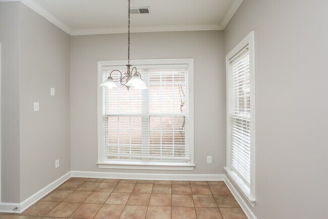 Building Photo - 2885 Liverpool Ln