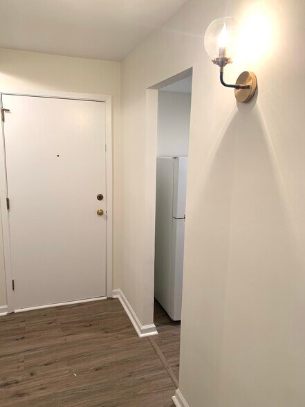 Building Photo - 156 Drummers Ln