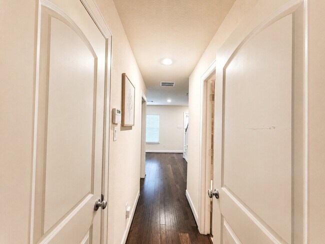 Building Photo - 10717 Madden Oaks Pl