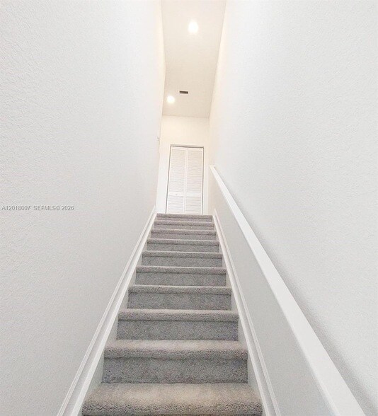 Building Photo - 535 Rivergrass St