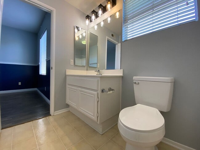 Building Photo - Beautiful Townhome in the Cascada Communit...