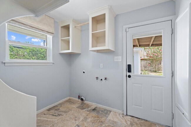Building Photo - 1328 Bingle Rd