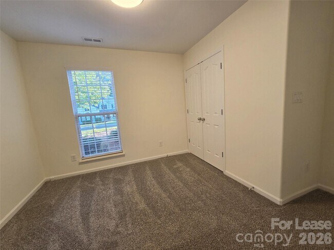Building Photo - 112 Spring Grove Dr