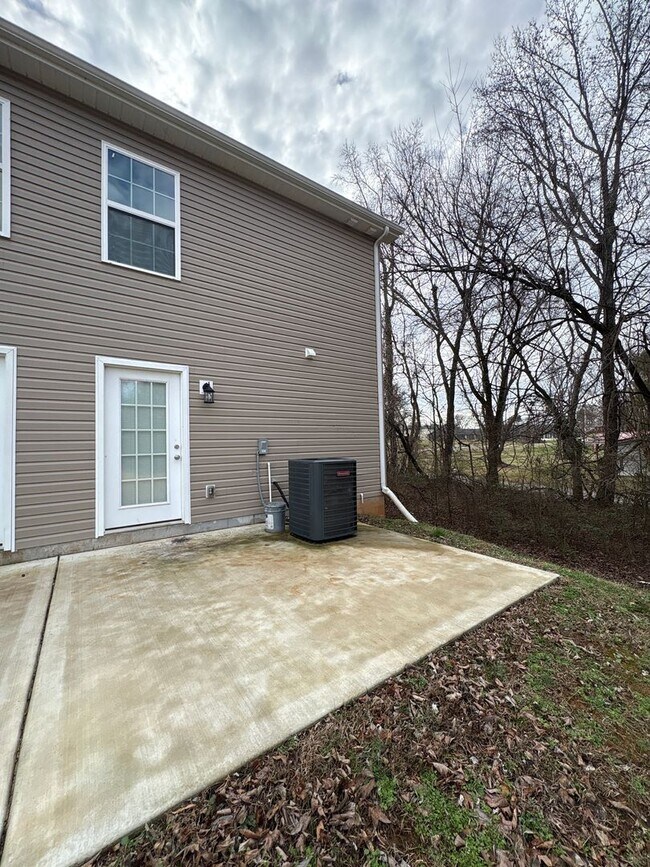 Building Photo - 315 Davis St