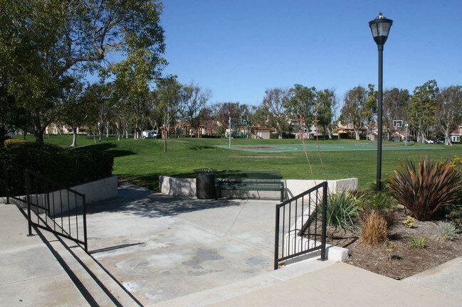 Building Photo - 33 Oxford