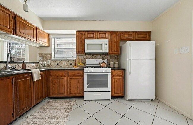 Building Photo - 2623 Forestbrook Dr