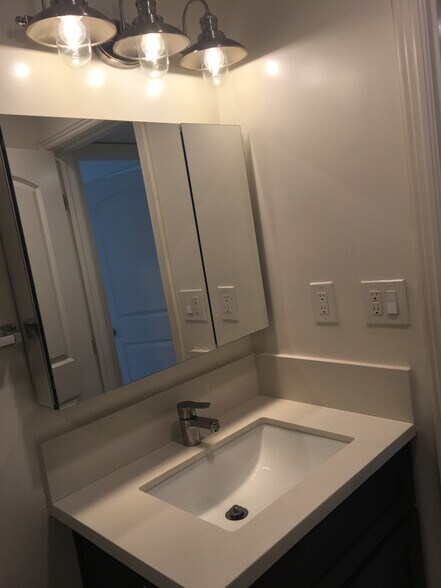 Building Photo - 127 Franklin St