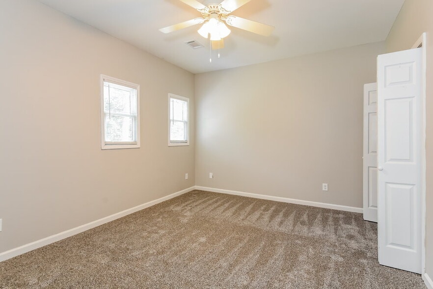 Building Photo - 4167 Arapaho Dr