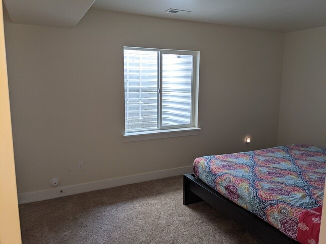 Building Photo - 4581 Flower Point