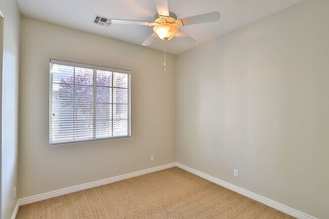Building Photo - Beautiful Gilbert 4BR/2BA w/ RV Gate, Cove...