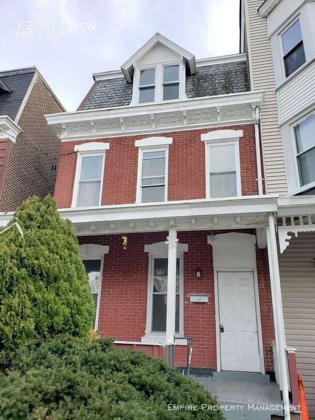 Building Photo - 5 Bedroom 1.5 Bath House in Allentown