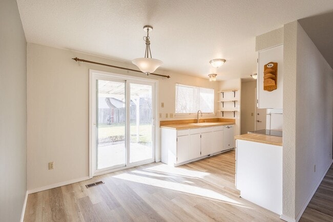 Building Photo - Renovated 2 bedroom 1 bathroom home