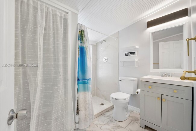 Building Photo - 901 NE 38th St