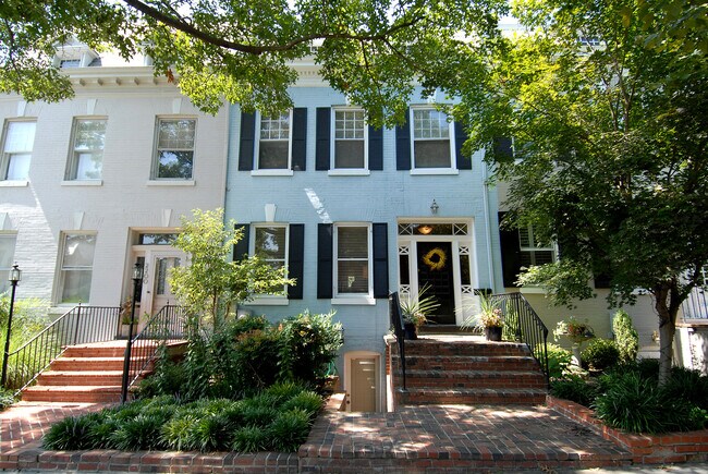 Primary Photo - 2202 Hall Pl NW