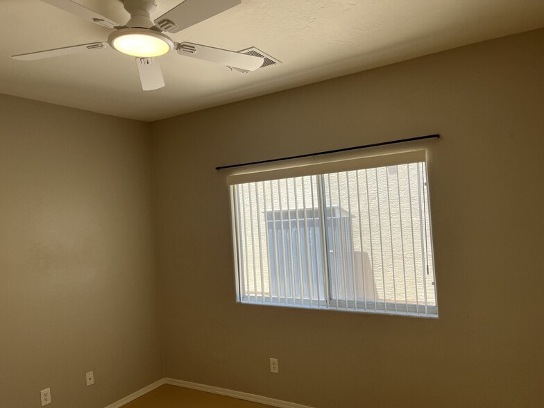 Building Photo - 2300 E Magma Rd