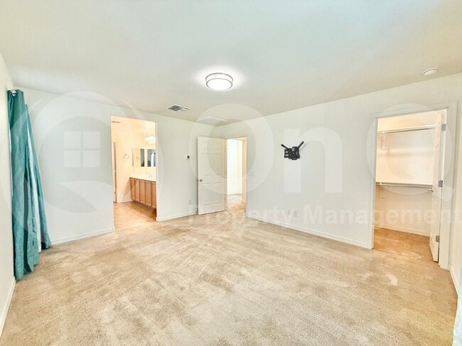 Building Photo - 3706 S 57th Ln