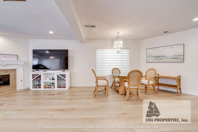 Building Photo - Gorgeous beach house with ocean view!