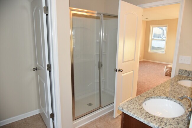 Building Photo - Beautiful home in Charlotte!