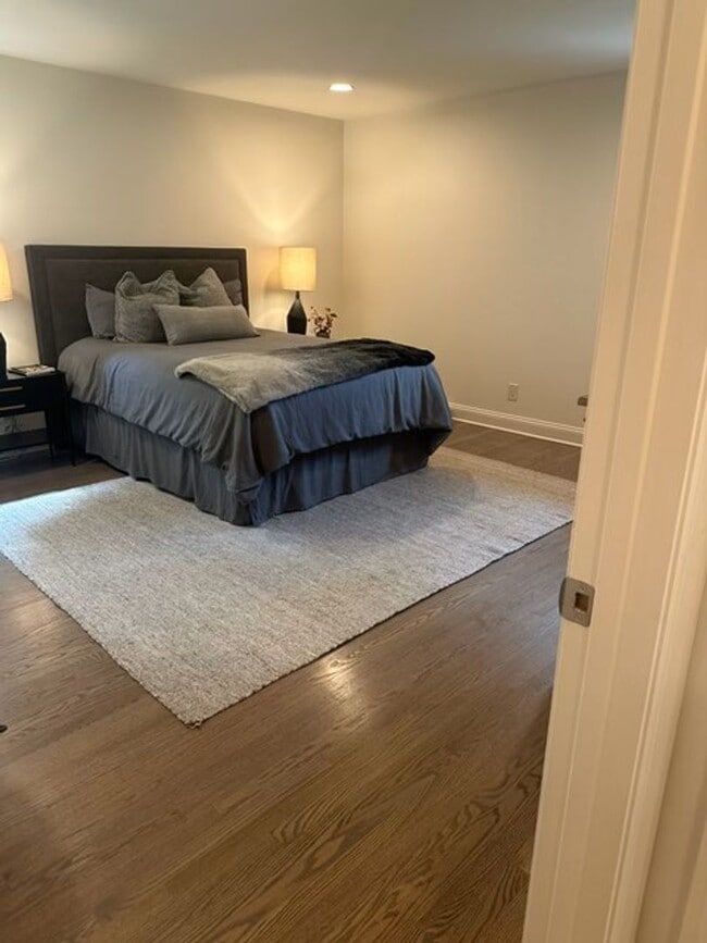 Building Photo - Fully Furnished House in West Hills – Knoxville, TN