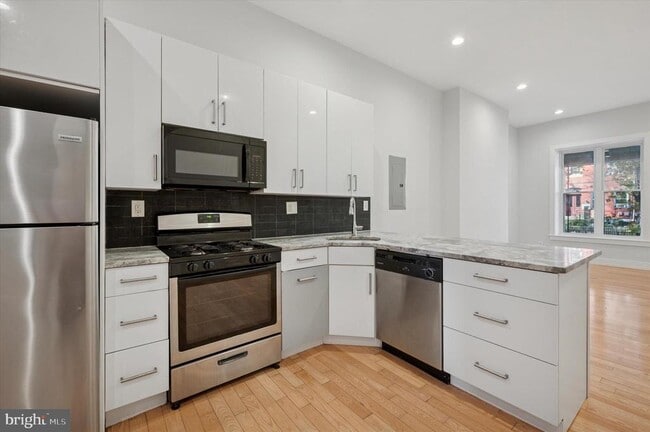 Building Photo - 629 N 32nd St
