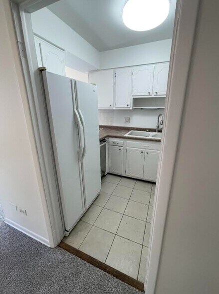 Building Photo - 539 W Stratford Pl