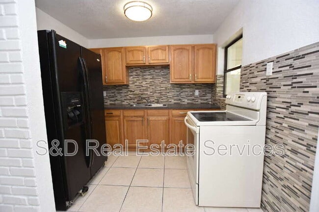 Building Photo - 105 Flamingo Dr