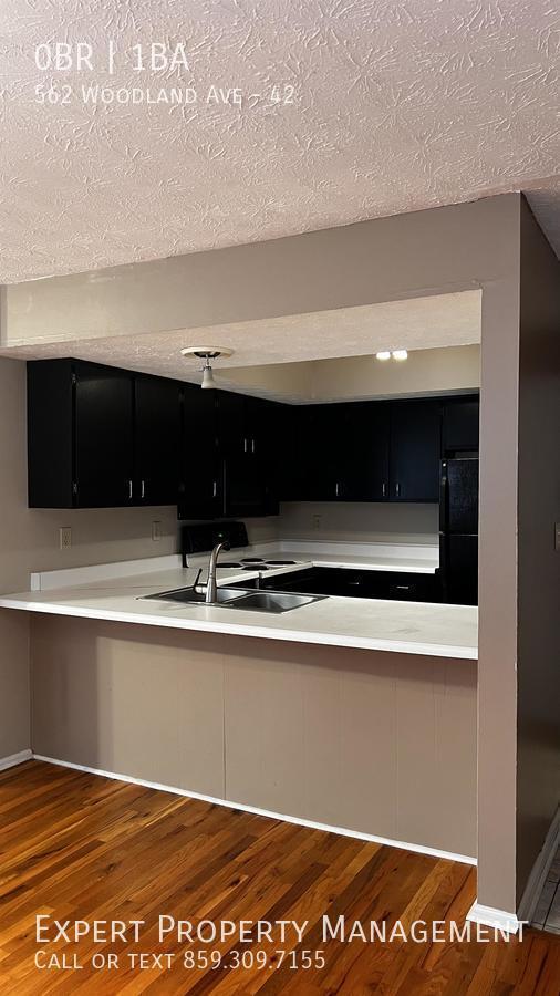 Building Photo - 562 Woodland Ave