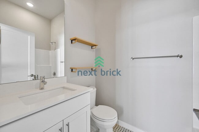 Building Photo - 2 BED & 2.5 BATH TOWNHOUSE FOR RENT