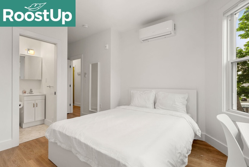 Building Photo - Furnished private bedroom with private ensuite bath