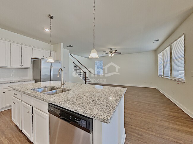 Building Photo - 214 Lake Vista Dr