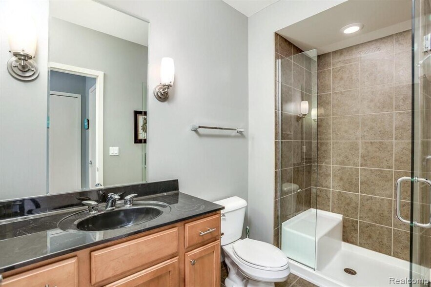 Building Photo - 350 N Main St