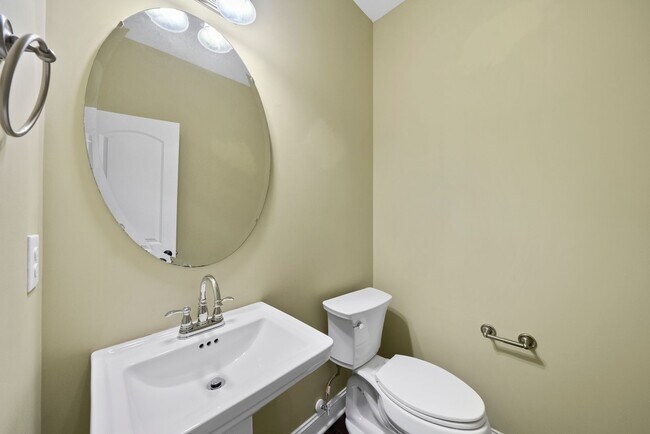 Building Photo - 3532 Bunting Dr