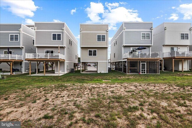 Building Photo - Newly Built Modern Home for Rent in Charming Colonial Beach – with Pool Access Included!