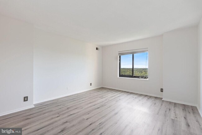 Building Photo - 309 Yoakum Pkwy