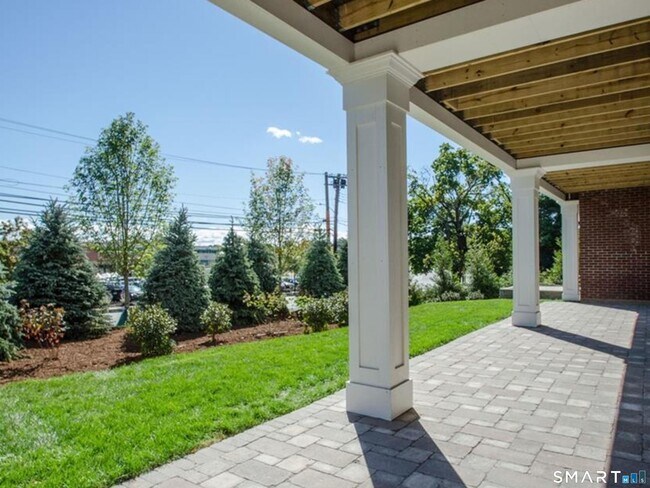 Building Photo - 777 N Main St