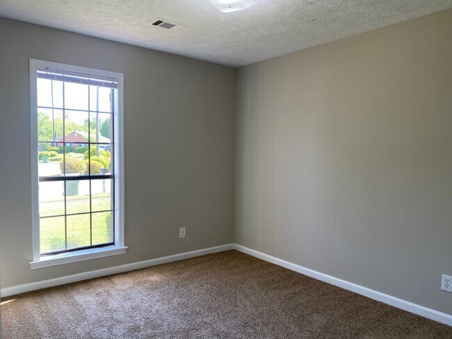 Building Photo - Charming 3-Bedroom Brick Home with Modern ...
