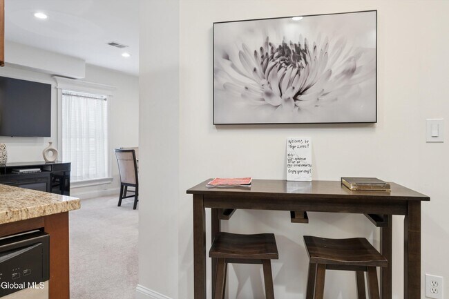 Building Photo - 425 Broadway