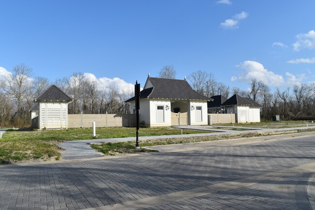 Building Photo - 3305 Pointe-Marie Dr
