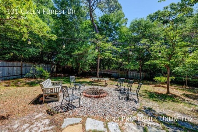 Building Photo - 131 Green Forest Dr