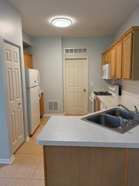 Building Photo - 216 Brompton Ln