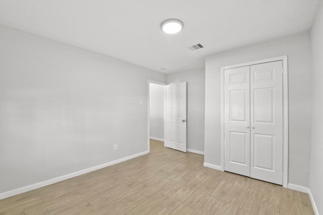 Building Photo - 3718 Dreyfus St