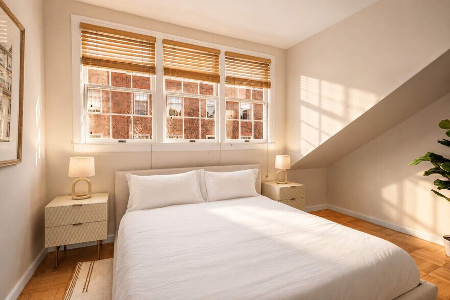 Building Photo - 131 MacDougal St