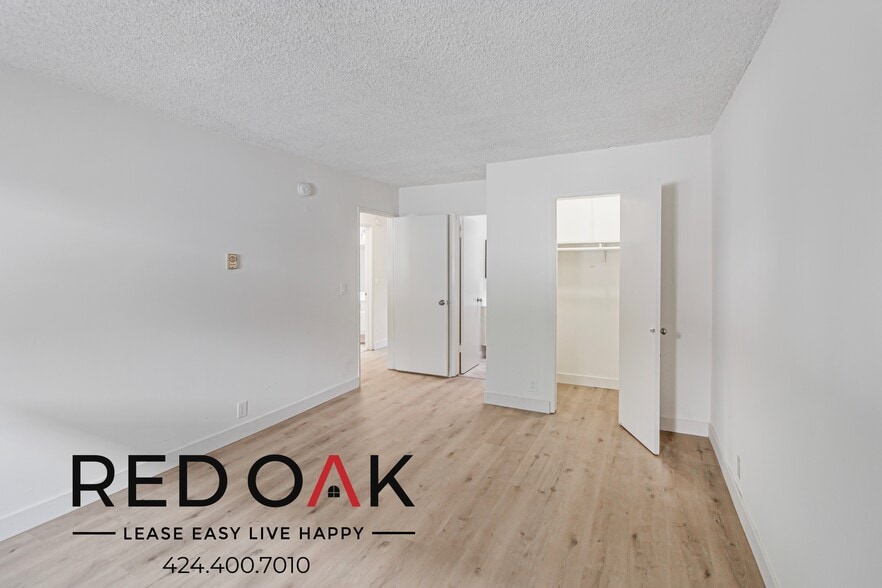 Building Photo - 10535 Lindley Ave