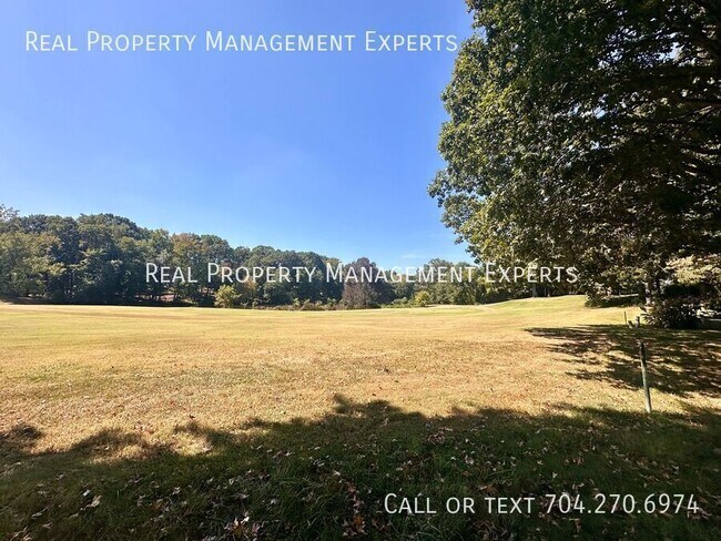 Building Photo - 8509 Golf Ridge Dr