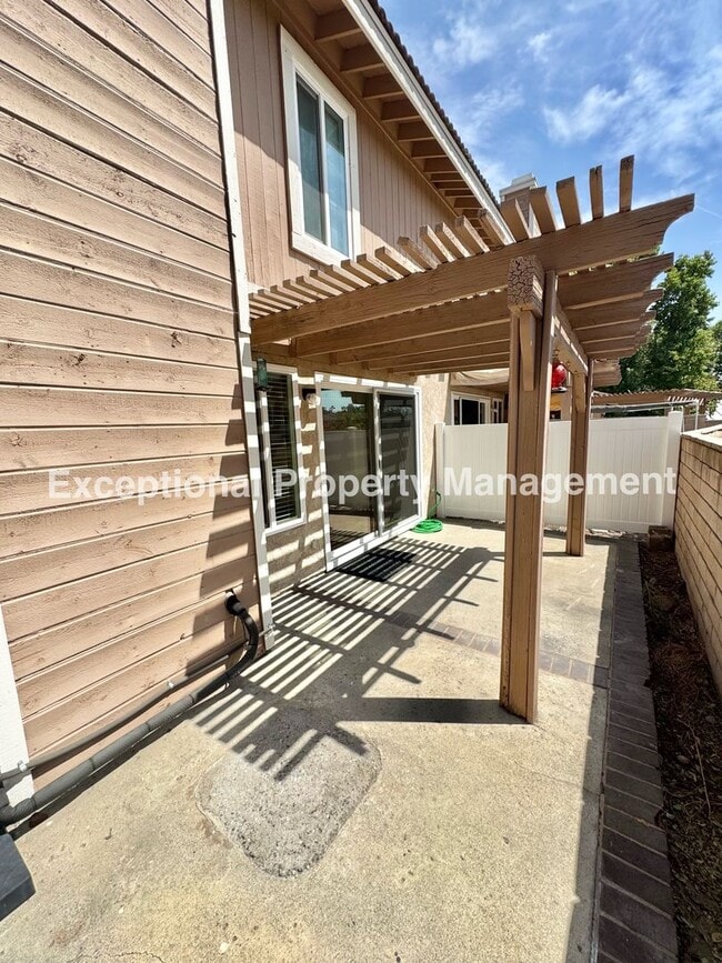 Building Photo - 8419 Cedarwood Ln