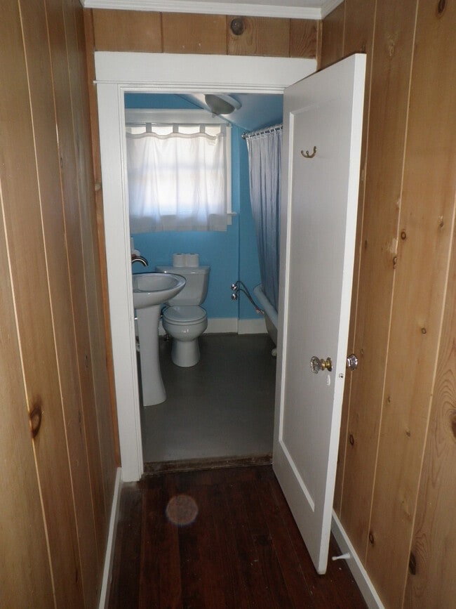 Building Photo - 5046 NE Mallory Ave